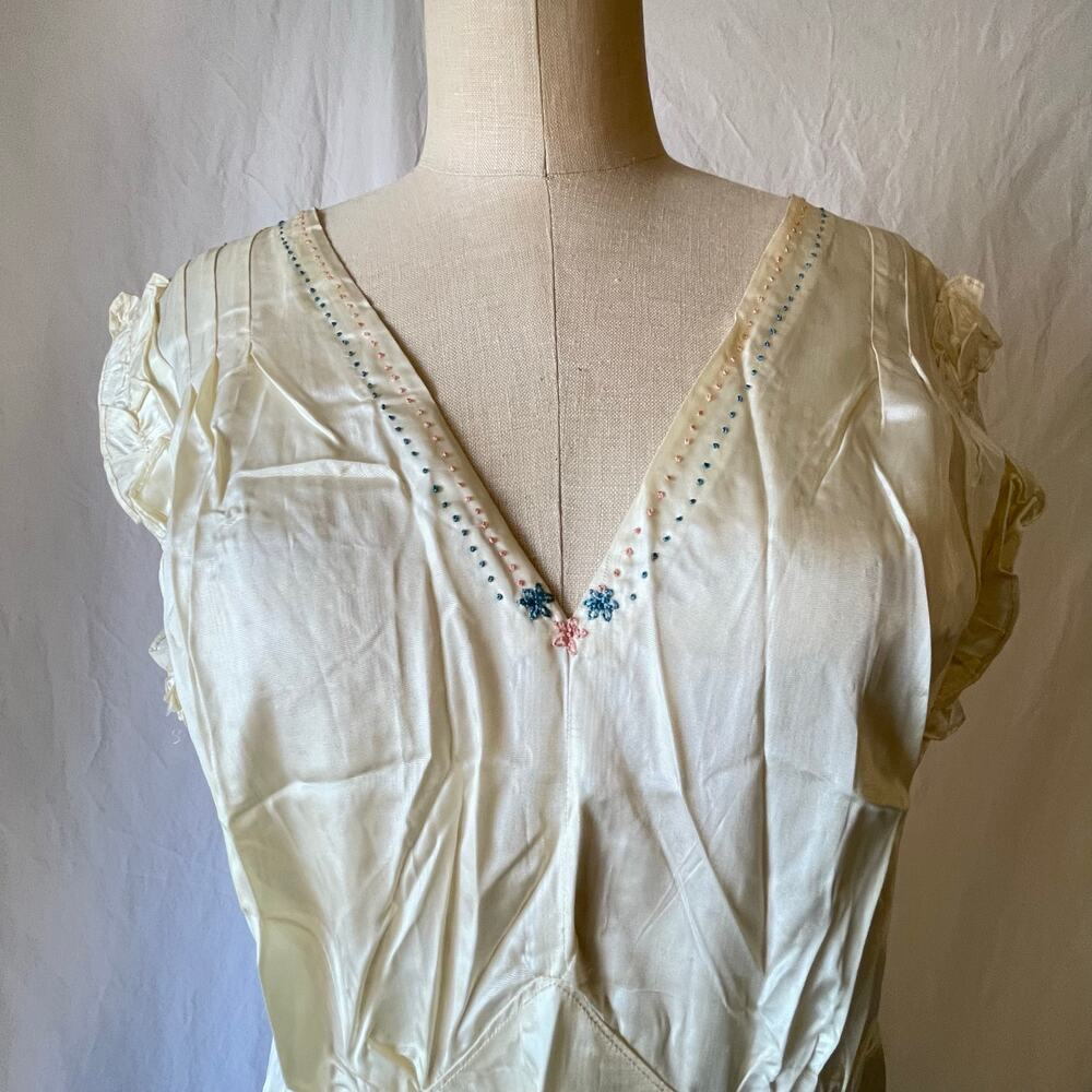 Vtg 1940s Ivory Rayon Taffeta Nightgown Hostess Gown Diamond Midriff Ruffle 40s - Picture 7 of 16